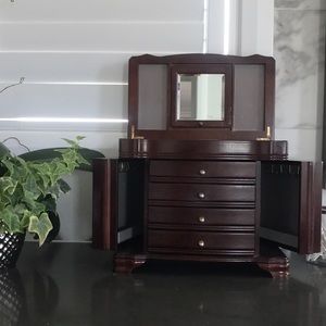 Walnut Jewelry Chest Box 👑